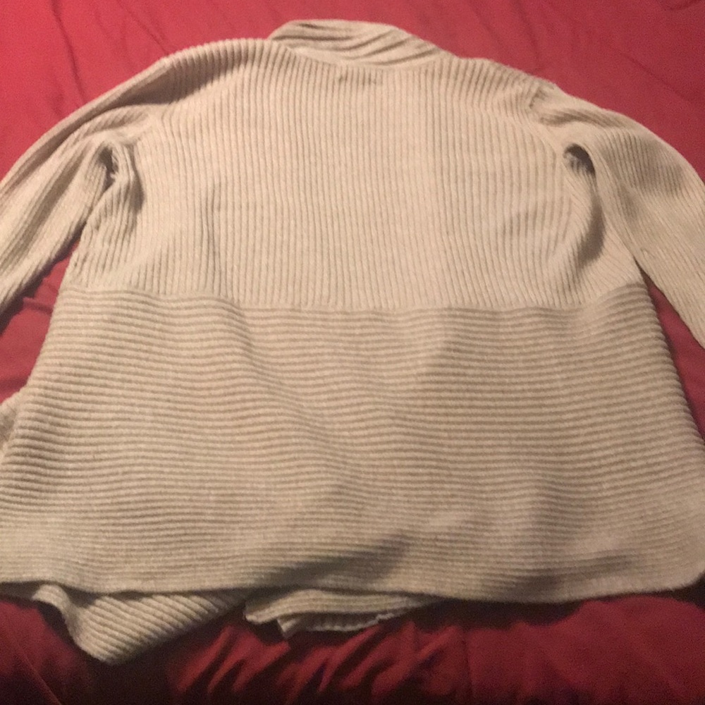 Tan sweater - Picture 3 of 3